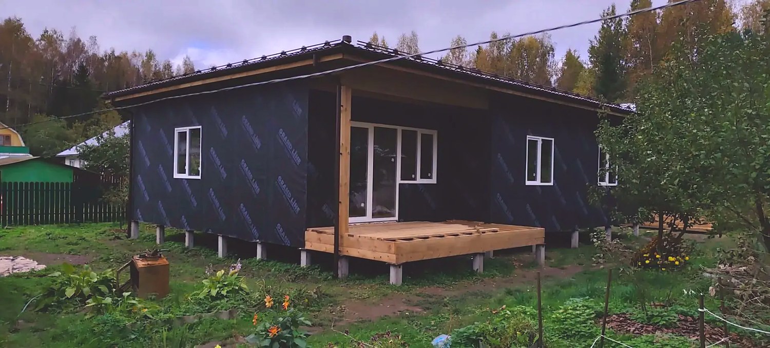 Можайский район: дом под крышей, с окнами и в ветрозащите — работы SIPwall завершены