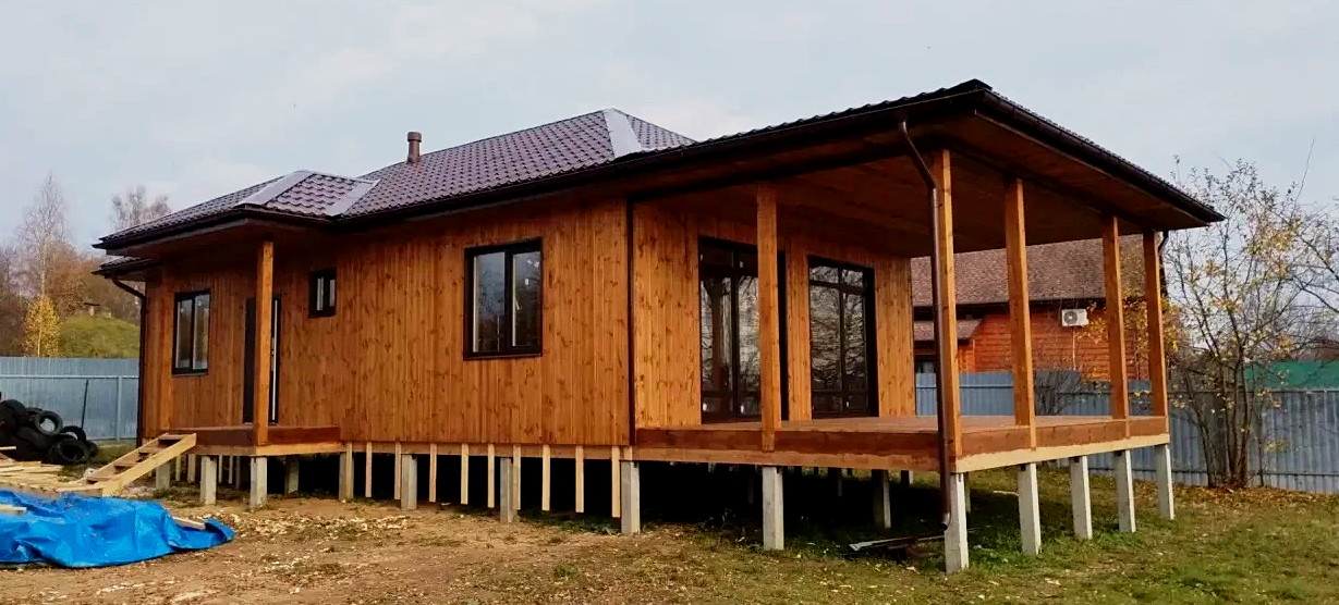 Кузнецово: фасад дома «Сказка» завершен