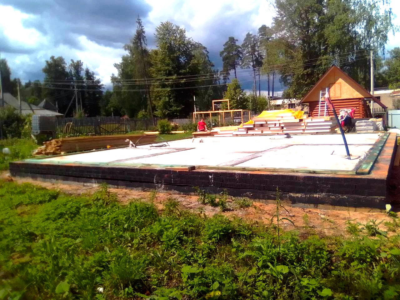 Дом по индивидуальному проекту, с. Оболсуново: пол из sip-панелей на отметке 0